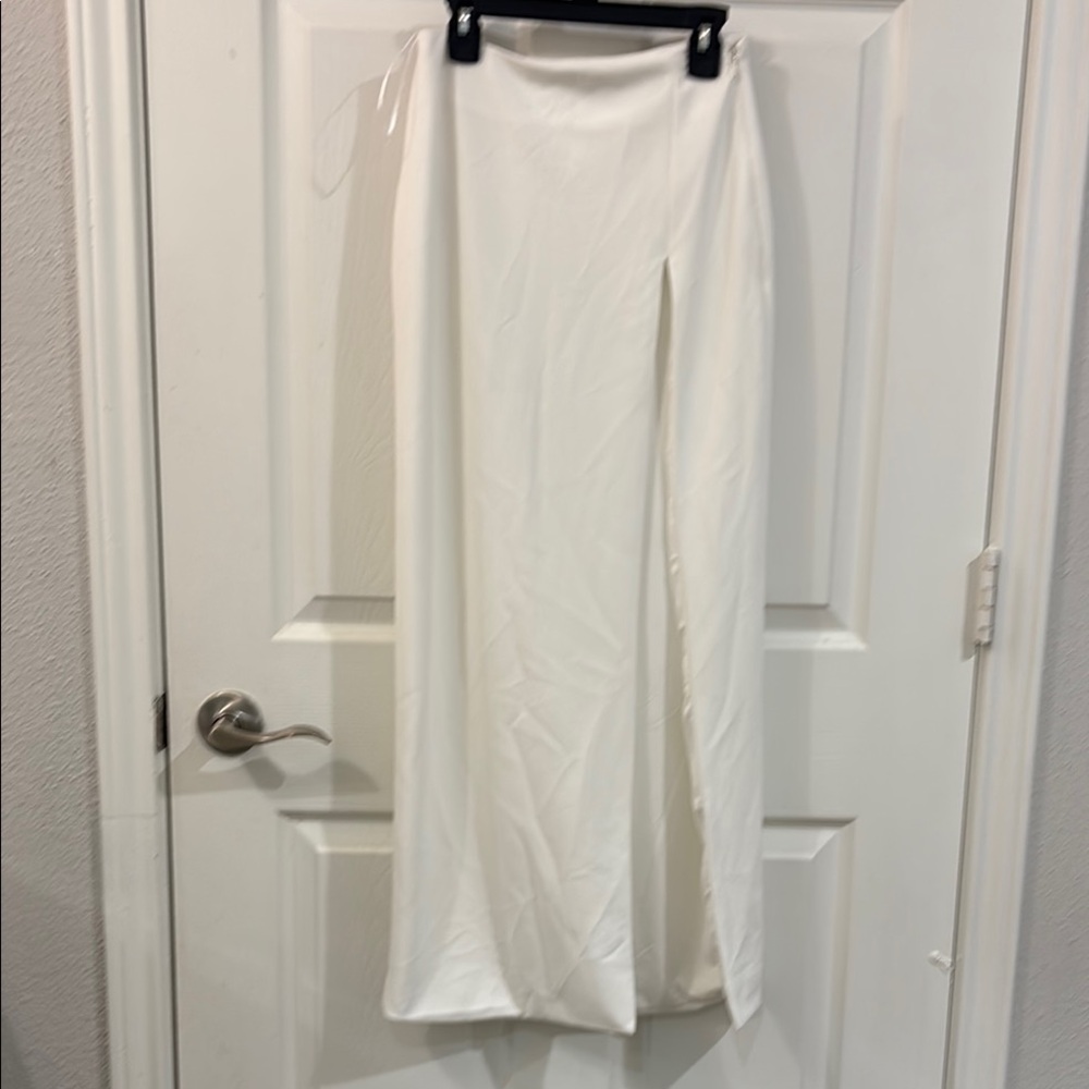 Meshki Elegant White Maxi Skirt - Picture 2 of 10